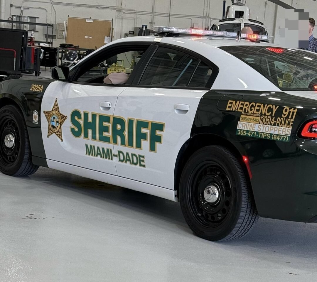 DETIENEN A UNA MUJER ACUSADA DE ROCIAR CON UN ACELERANTE A UN HOMBRE Y PRENDERLE FUEGO EN BROWNSVILLE; LA VÍCTIMA TIENE QUEMADURAS EN EL 80% DEL CUERPO